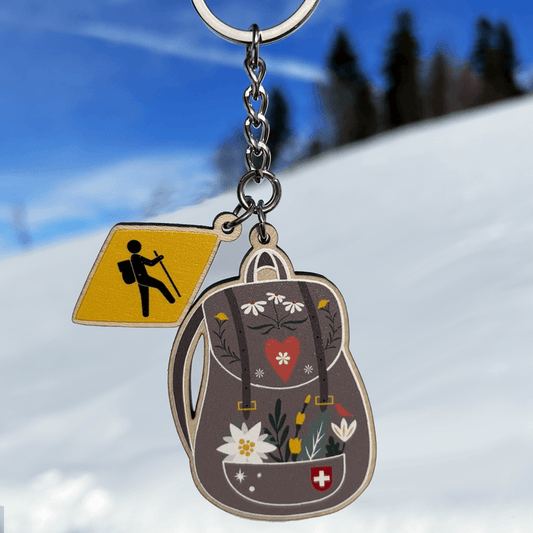 Hiking in the Alps Keyring – Swiss Souvenir Gift for Hikers & Nature Lovers