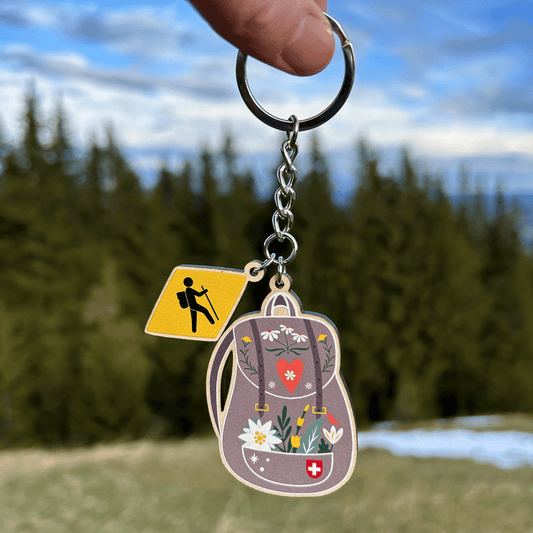 Hiking in the Alps Keyring – Swiss Souvenir Gift for Hikers & Nature Lovers