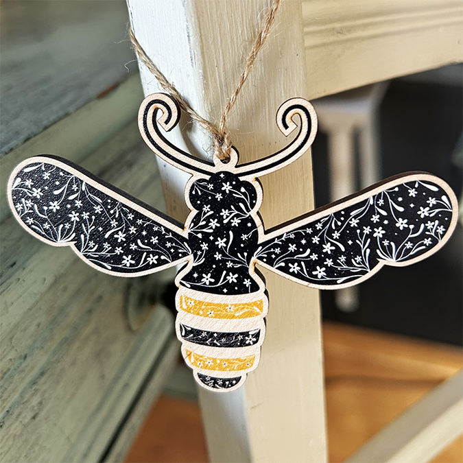 "Bee Kind" decoration en bois