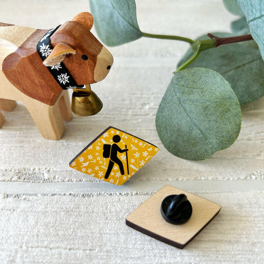"Wanderweg" Holz Pin Badge