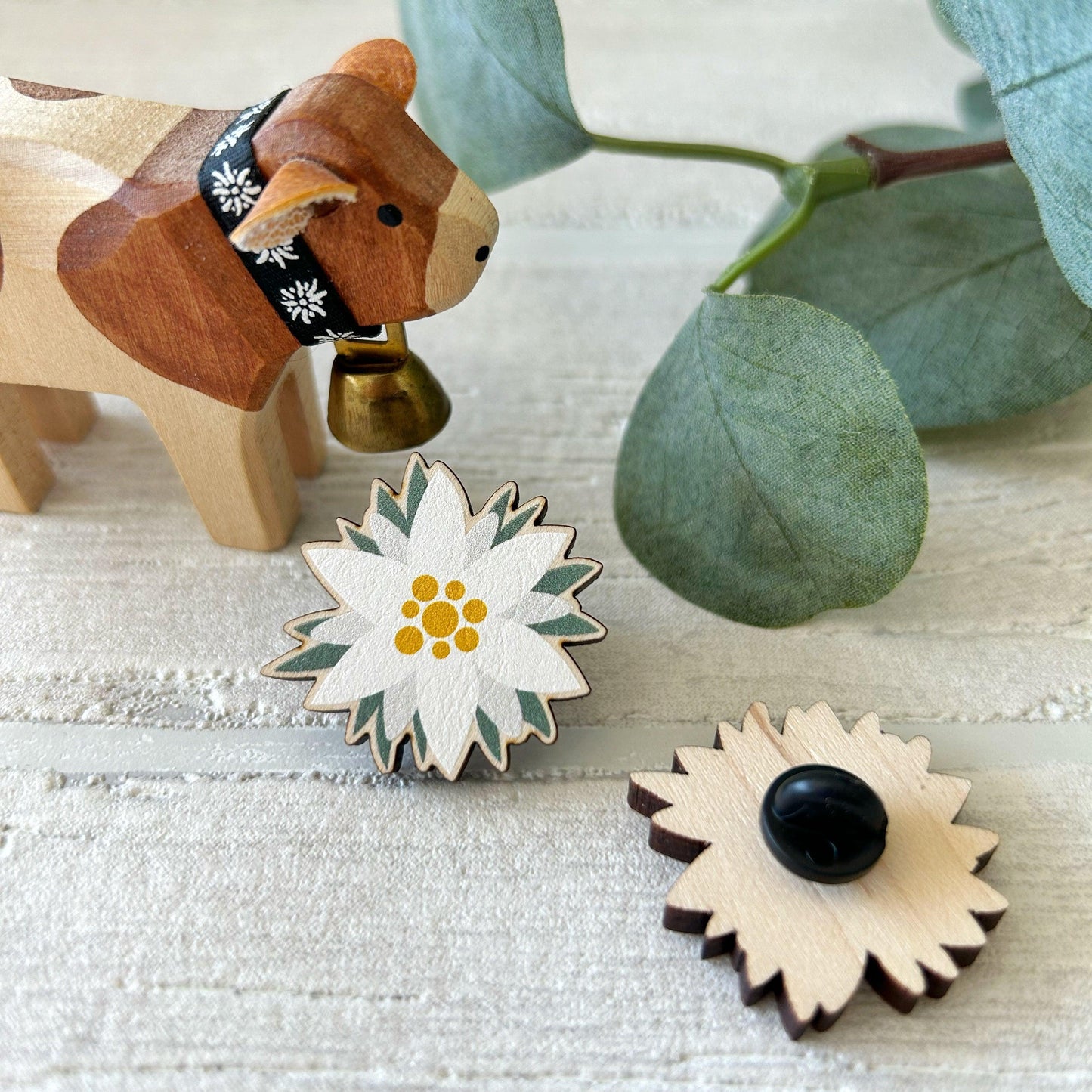 "Edelweiss" Pin Badge en bois