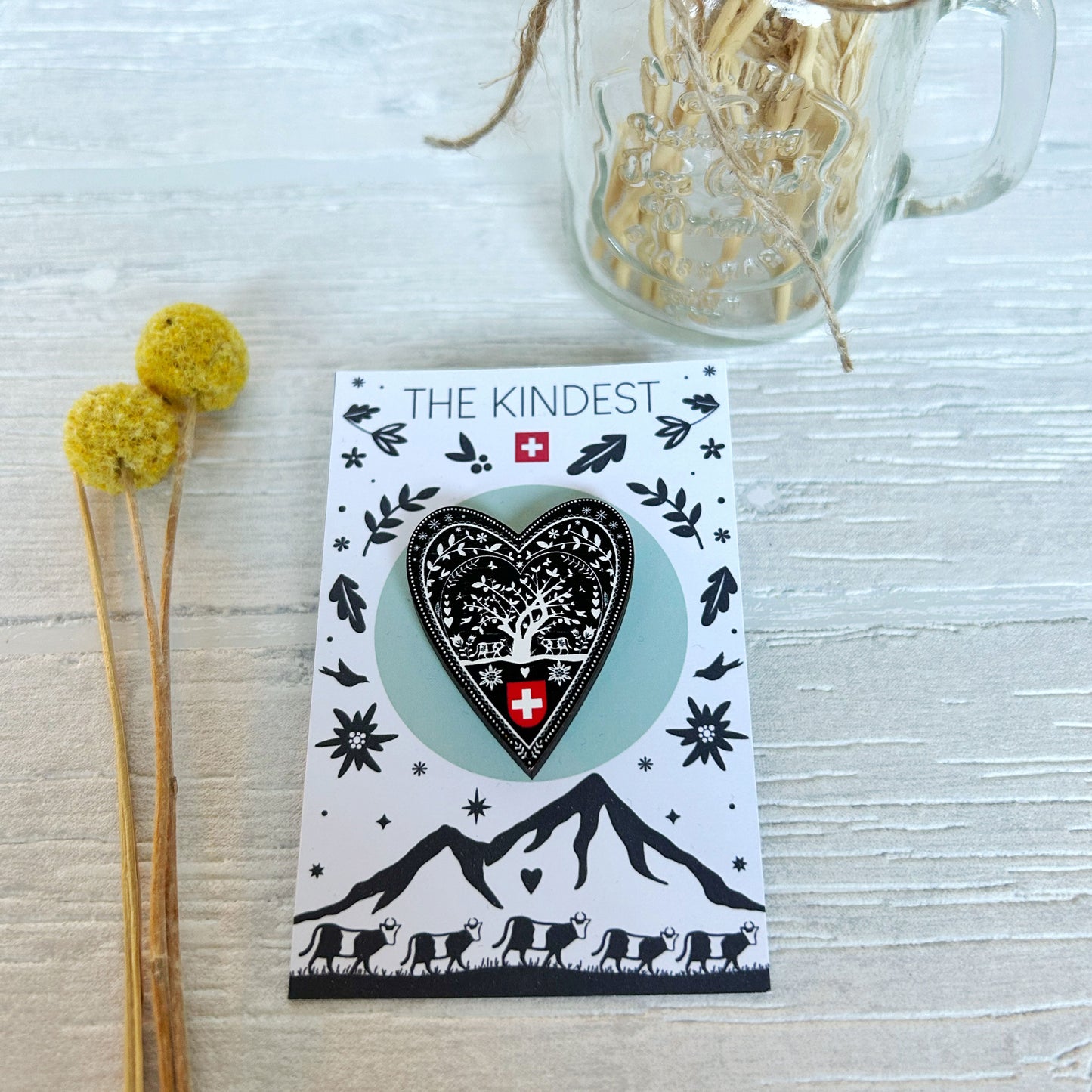 "Swiss Papercut Heart" Holz Pin Badge
