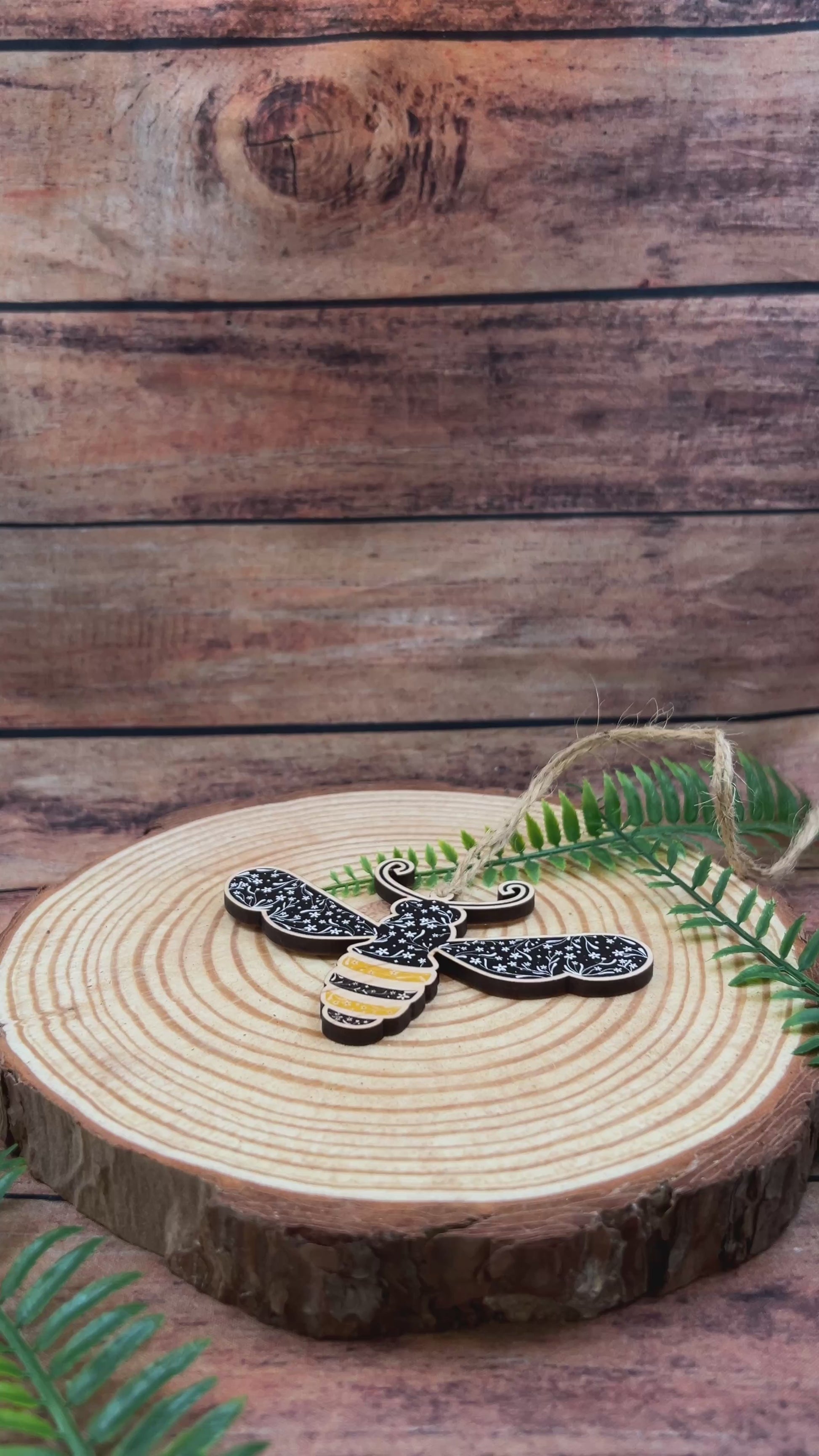 Folk art modern floral illustration of a bee on a wooden decoration